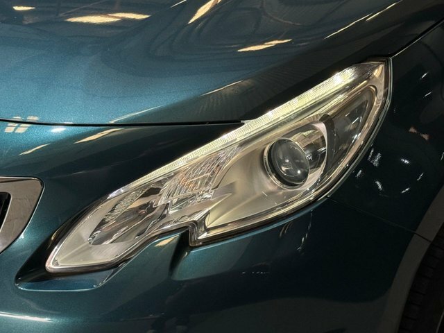 Peugeot 2008 Hatchback Black #59