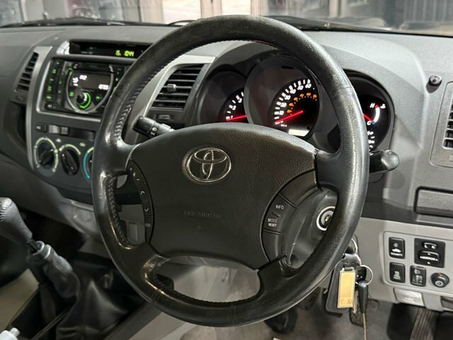 Toyota HILUX 2.5 Hl2 4X4 D-4d Red #7