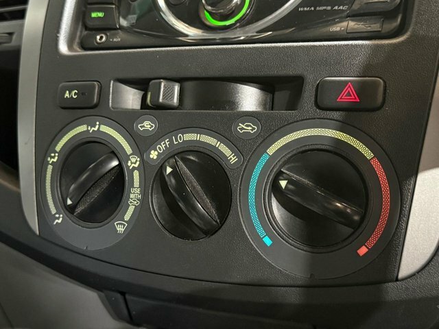 Toyota HILUX 2.5 Hl2 4X4 D-4d Red #13
