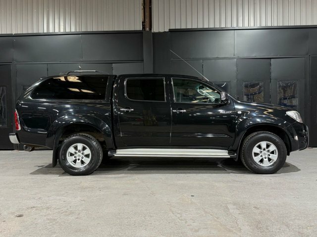Toyota HILUX D-4d Hl3 Pickup Black #3