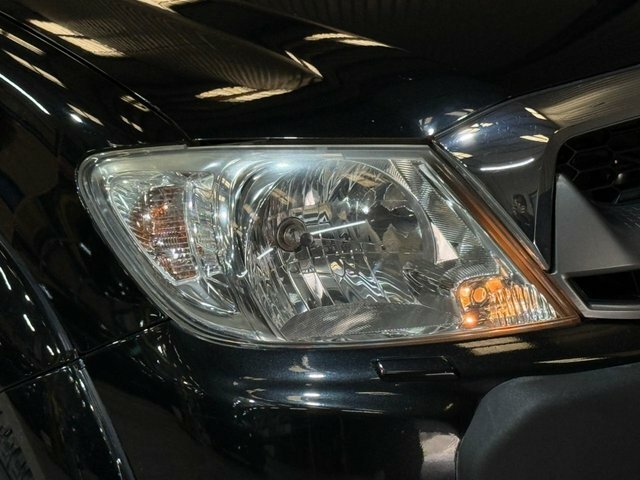 Toyota HILUX 2.5 Hl2 4X4 D-4d Red #66