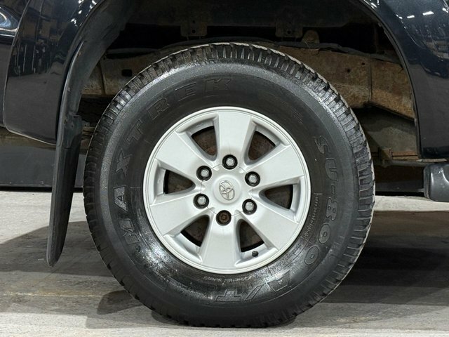 Toyota HILUX 2.5 Hl2 4X4 D-4d Red #28