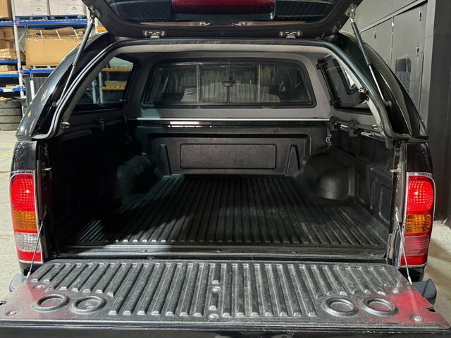 Toyota HILUX 2.5 Hl2 4X4 D-4d Red #32