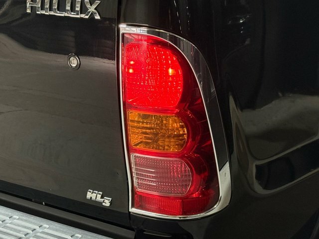 Toyota HILUX 2.5 Hl2 4X4 D-4d Red #23
