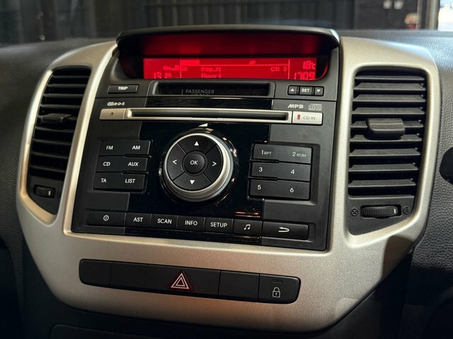 Kia Venga 1.6 Isg 3 Red #8