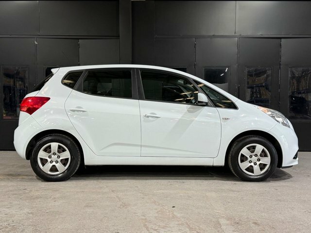 Kia Venga Ecodynamics 1 Mpv White #2