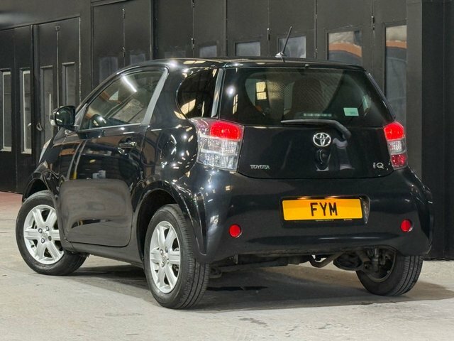 Toyota IQ Vvt-i Hatchback Black #4