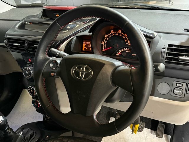 Toyota IQ Hatchback Black #45