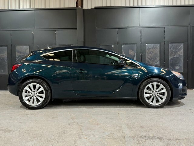 Vauxhall Astra GTC Limited Edition White #30