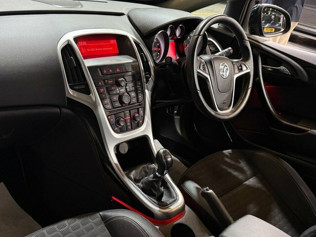 Vauxhall Astra GTC Limited Edition White #67