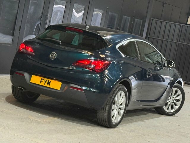 Vauxhall Astra GTC Limited Edition White #32