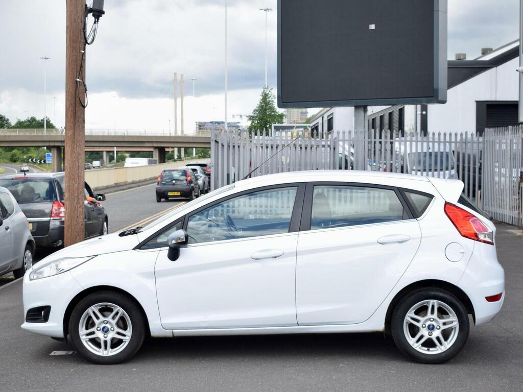 Ford Fiesta Hatchback 1.25 Zetec Euro 5 201313 AU13XYN White #4