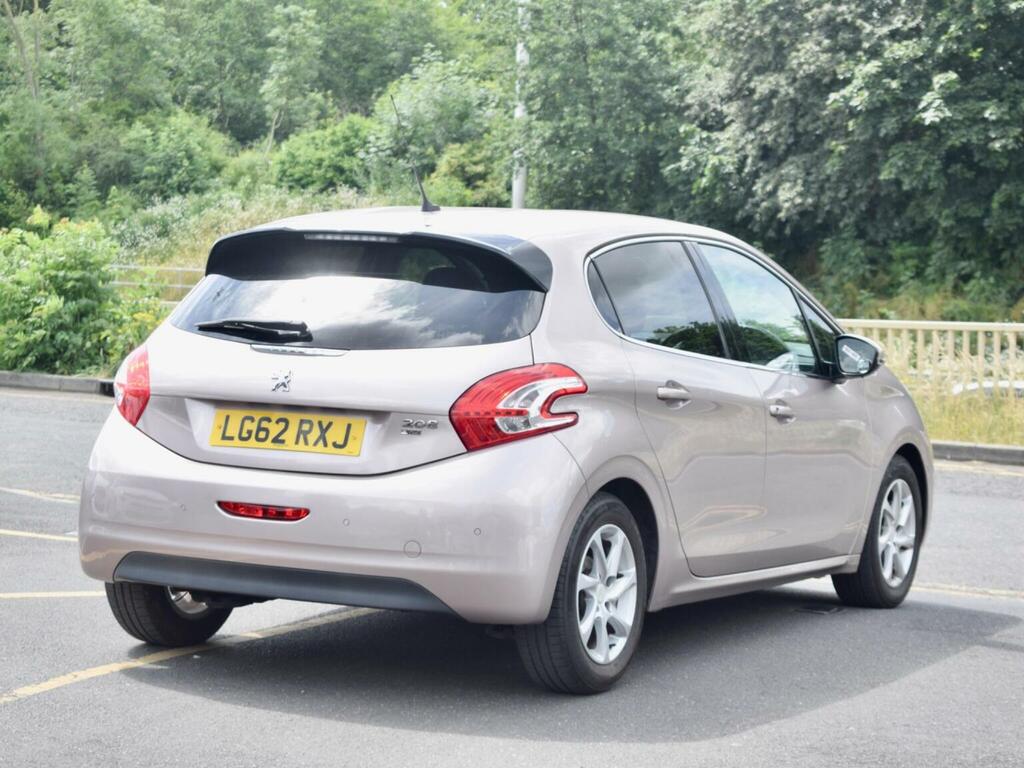 Peugeot 208 1.2 Access Plus 82 Bhp White #9