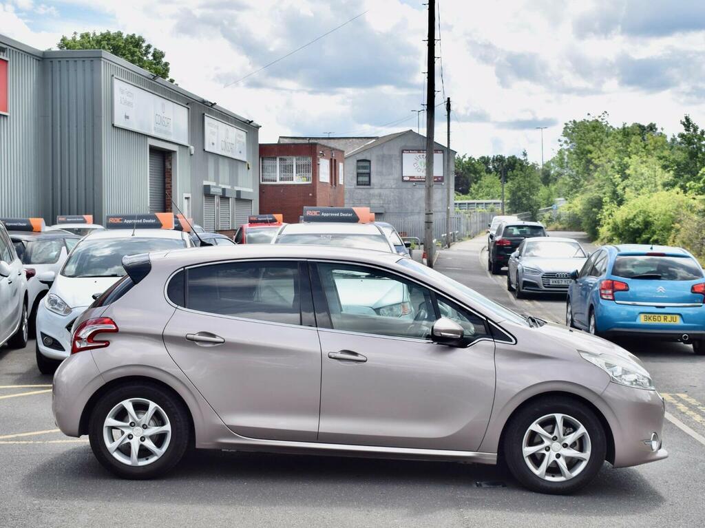 Peugeot 208 1.2 Access Plus 82 Bhp White #10