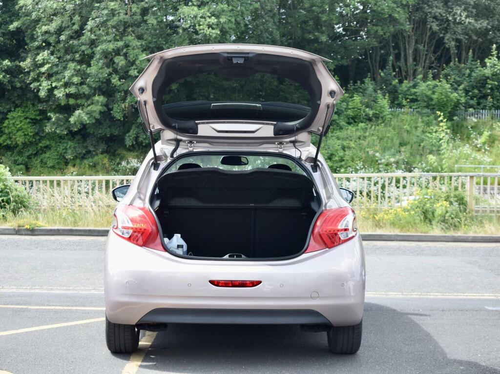 Peugeot 208 1.2 Access Plus 82 Bhp White #7