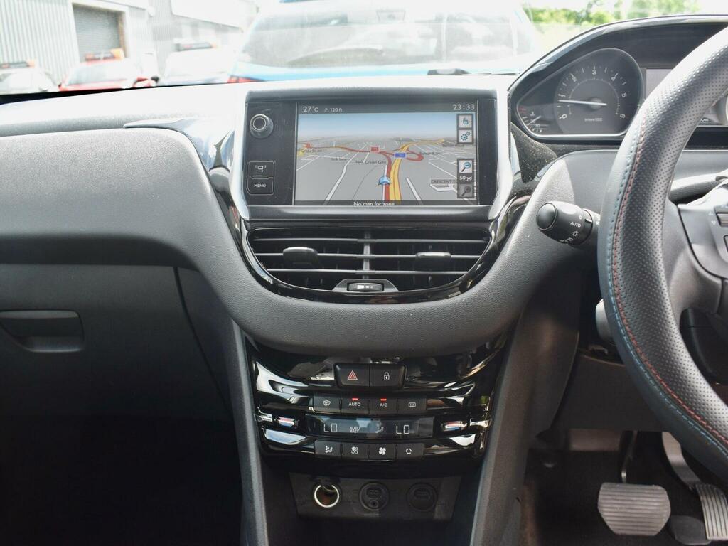 Peugeot 208 1.2 Access Plus 82 Bhp White #16