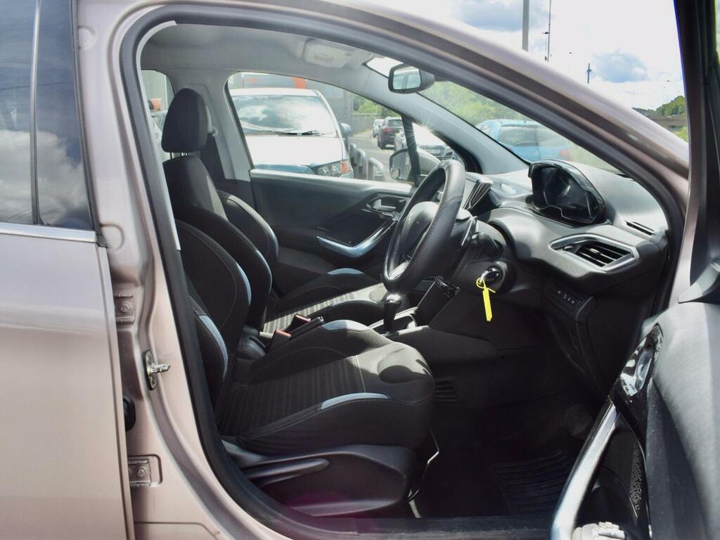 Peugeot 208 1.2 Access Plus 82 Bhp White #37