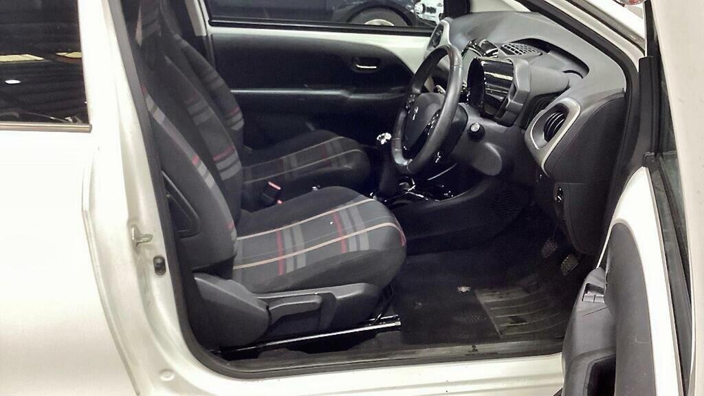 Peugeot 108 1.2 Puretech Allure Black #9