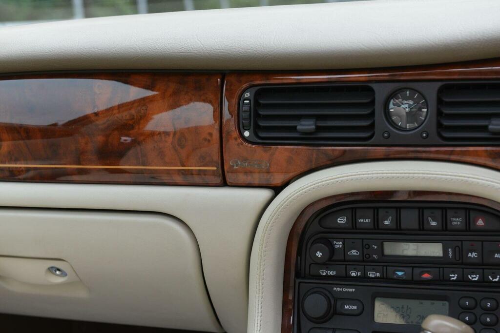 Daimler XJ Series 4.0 V8 Super Lwb Saloon Red #18