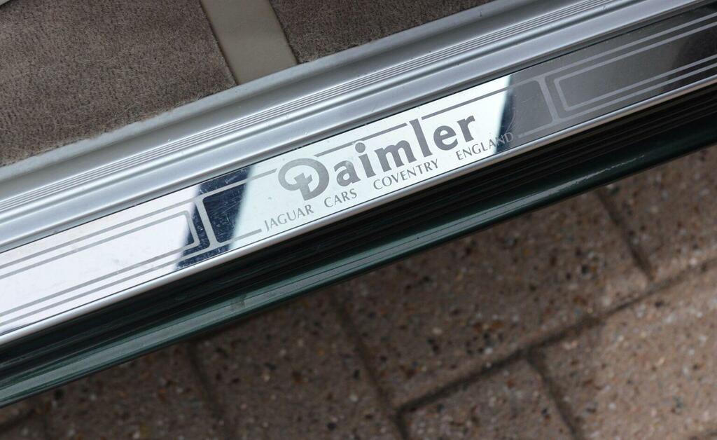 Daimler XJ Series 4.0 V8 Super Lwb Saloon Red #25