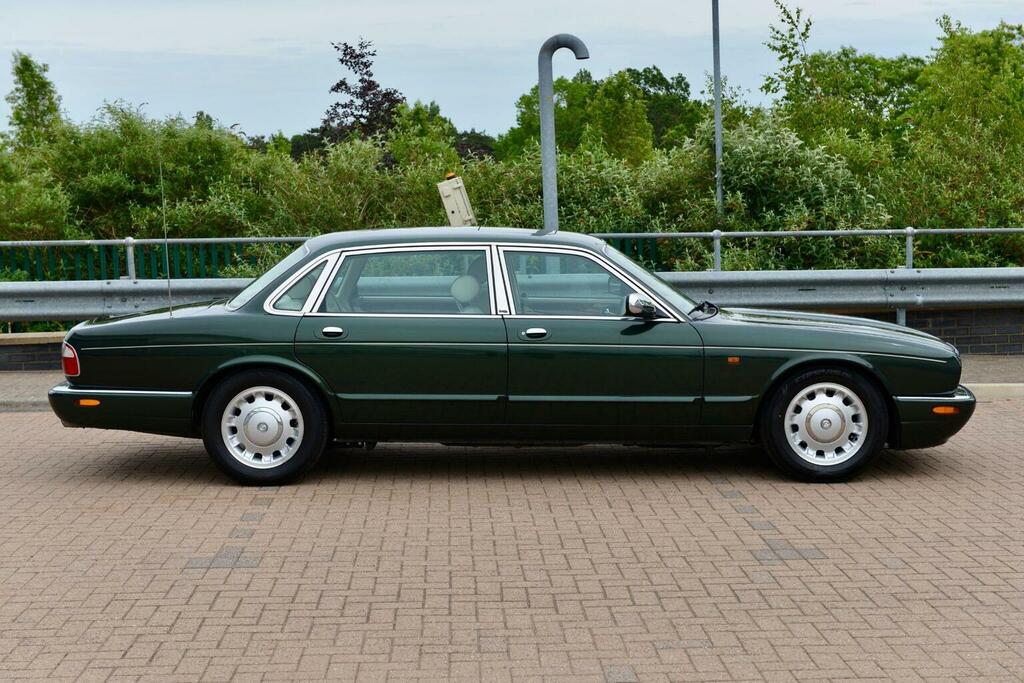 Daimler XJ Series 4.0 V8 Super Lwb Saloon Red #7