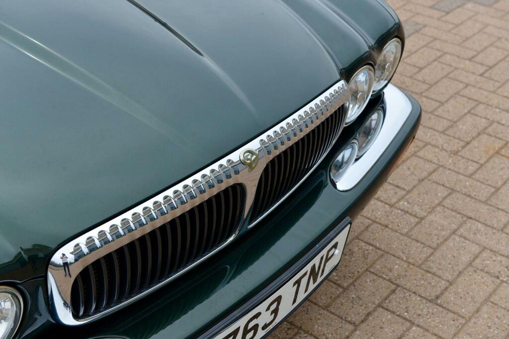 Daimler XJ Series 4.0 V8 Super Lwb Saloon Red #33