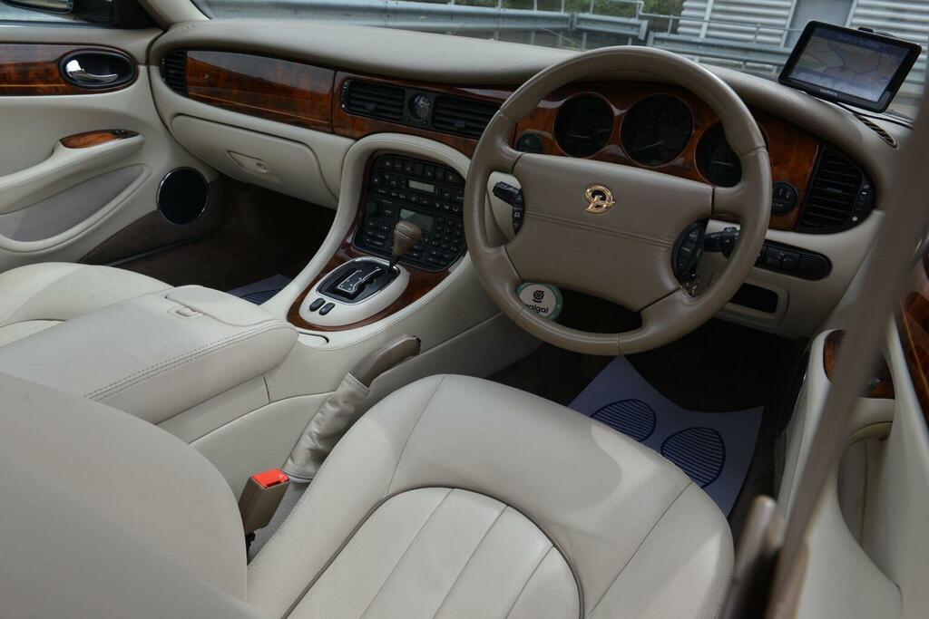 Daimler XJ Series 4.0 V8 Super Lwb Saloon Red #12
