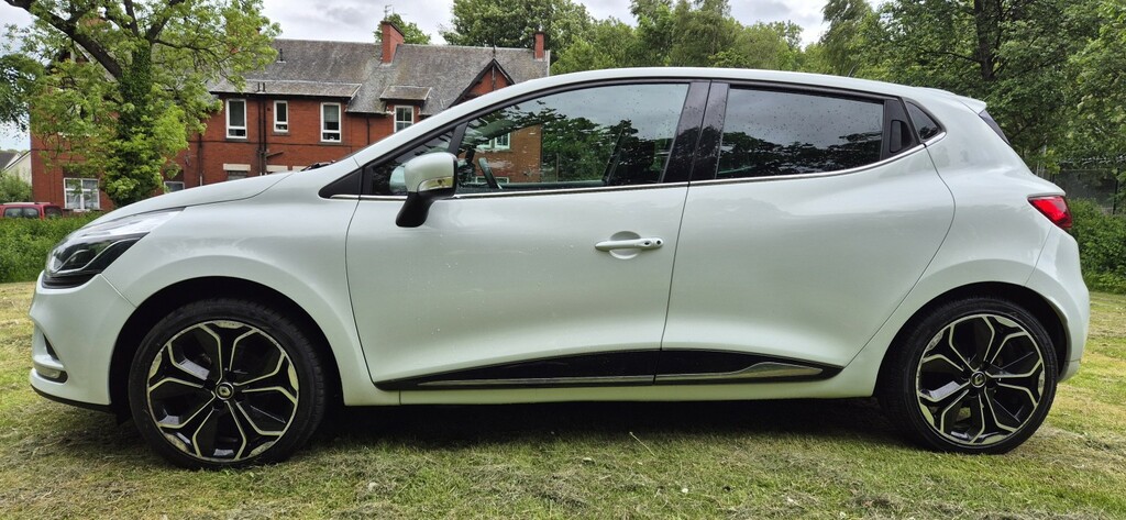 Renault Clio Hatchback 1.5 Iconic Dci 90 My18 2019 ML69PGU White #2