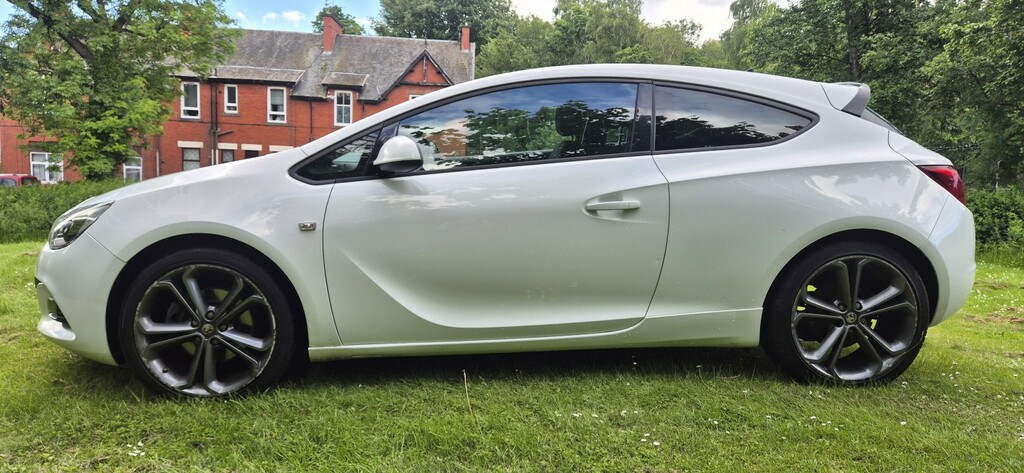 Vauxhall Astra GTC Coupe 1.4 I Turbo Limited Edition 2015 PK65NZN White #2
