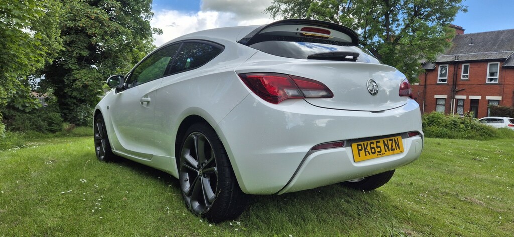 Vauxhall Astra GTC Coupe 1.4 I Turbo Limited Edition 2015 PK65NZN White #3