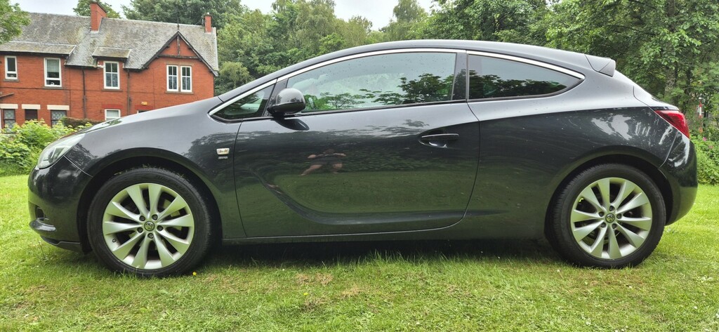 Vauxhall Astra GTC 2.0 Cdti Sri Black #2