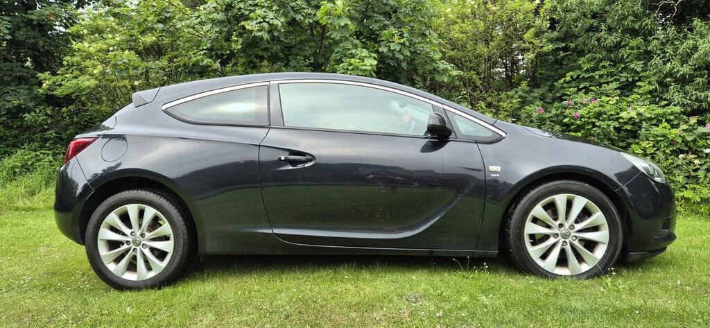 Vauxhall Astra GTC 2.0 Cdti Sri Black #6