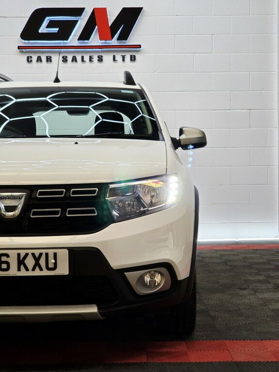 Dacia Sandero Stepway 0.9 Stepway Laureate Tce 90 White #4