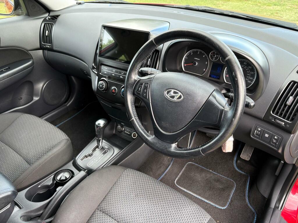 Hyundai I30 1.6 Crdi Comfort Euro 4 Red #2