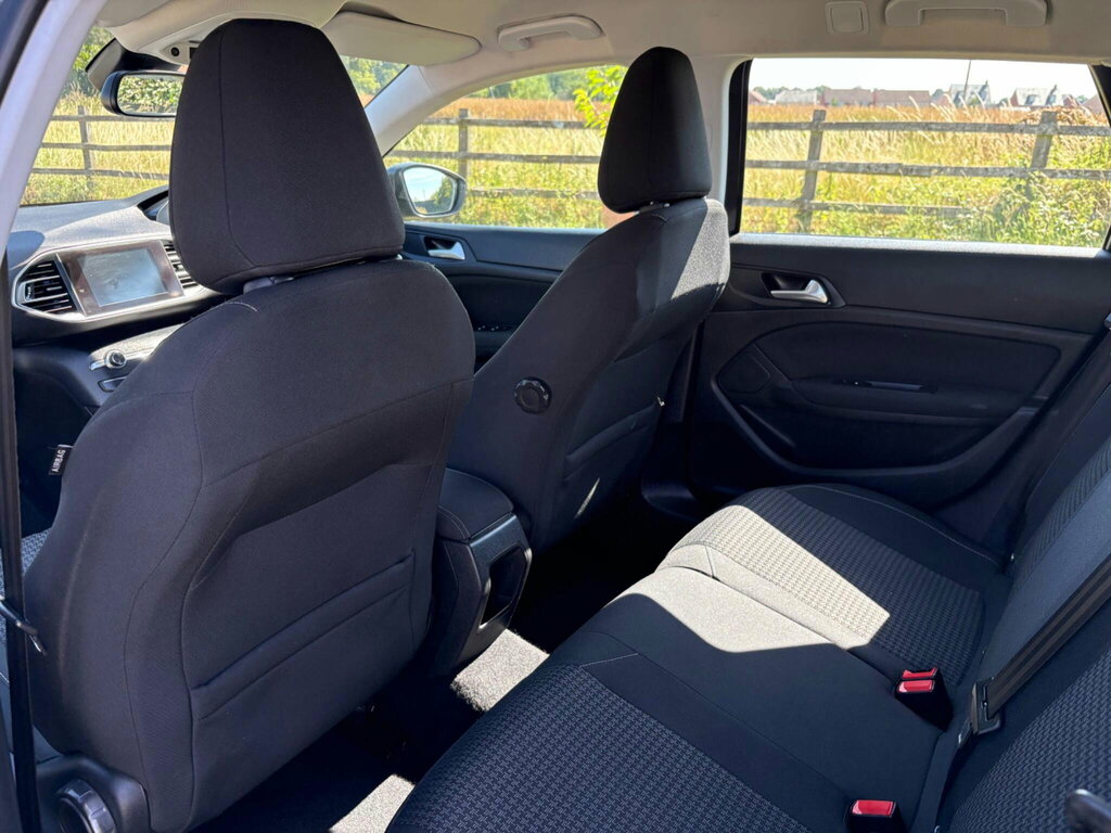Peugeot 308 SW Bluehdi Active Silver #12
