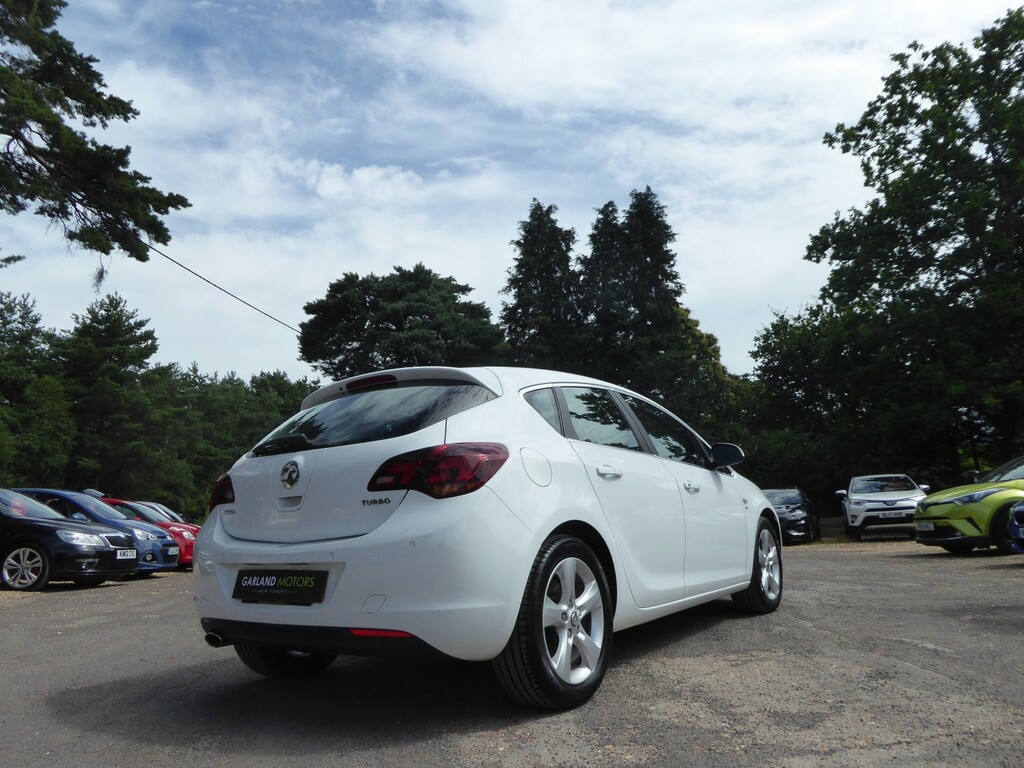 Vauxhall Astra 1.6 T 16V Sri White #5