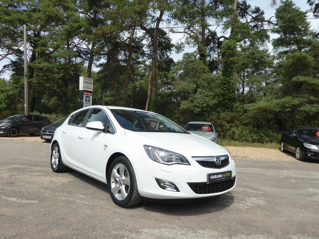 Vauxhall Astra 1.6 T 16V Sri White #3