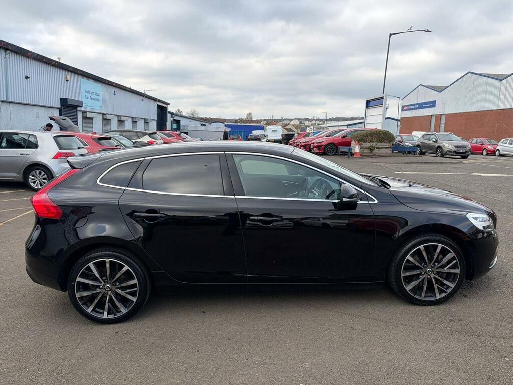 Volvo V40 Hatchback 1.5 T3 Inscription Edition Euro 6 PX69XVR Black #3