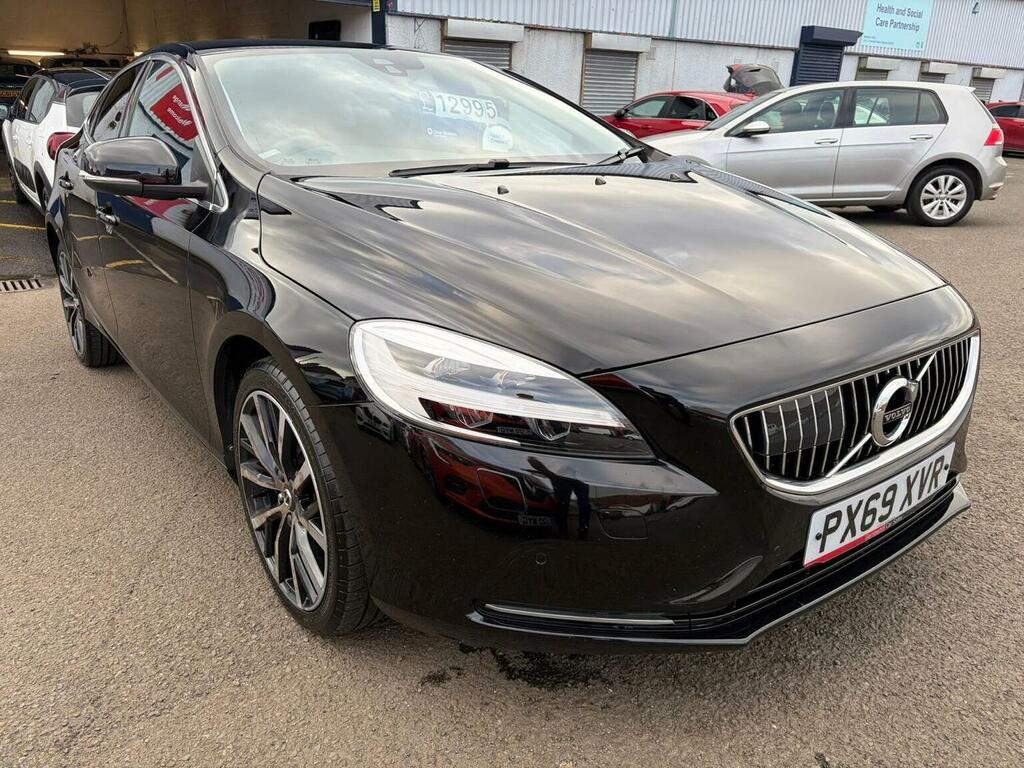 Volvo V40 Hatchback 1.5 T3 Inscription Edition Euro 6 PX69XVR Black #2