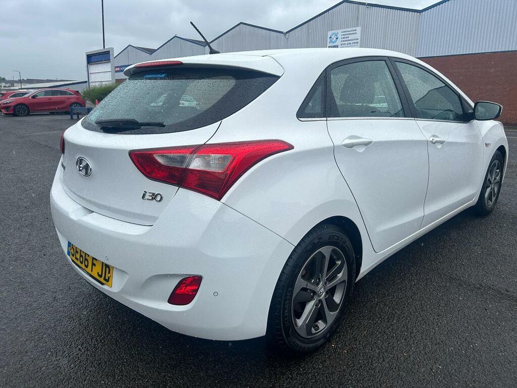 Hyundai I30 Hatchback 1.4 Blue Drive Se Euro 6 Ss 2017 White #6