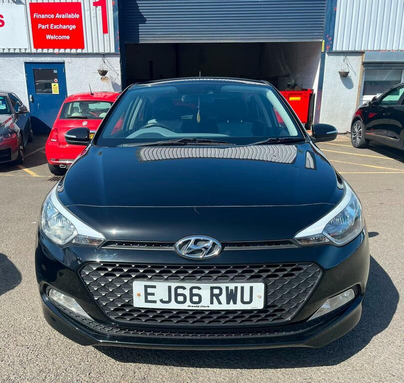Hyundai I20 1.2 Blue Drive Se Euro 6 Ss Black #2