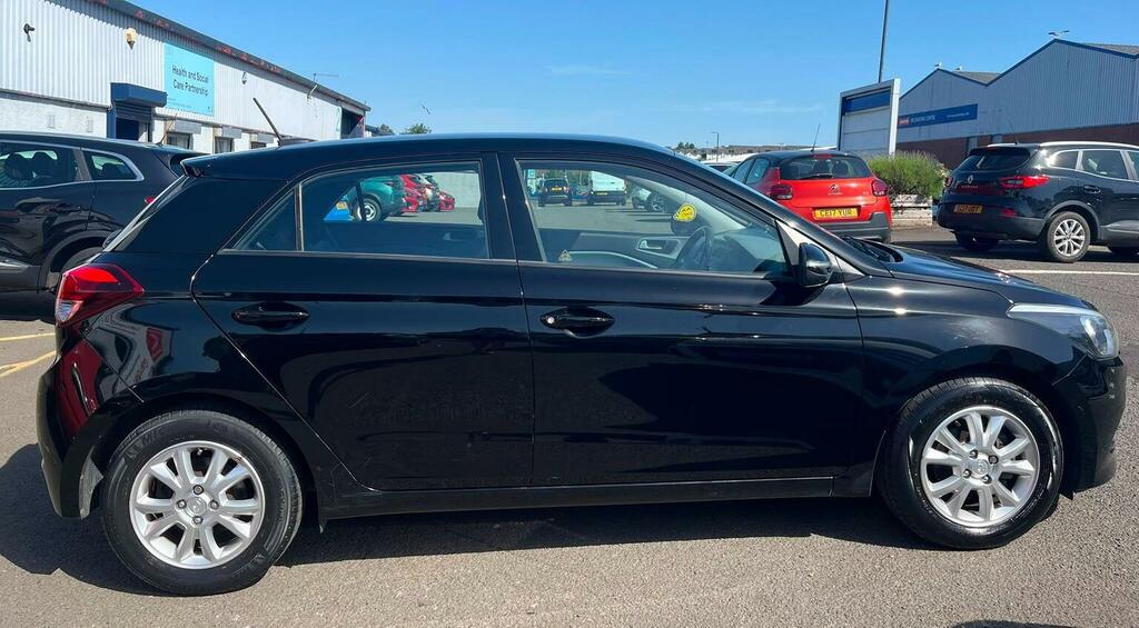 Hyundai I20 1.2 Blue Drive Se Euro 6 Ss Black #4