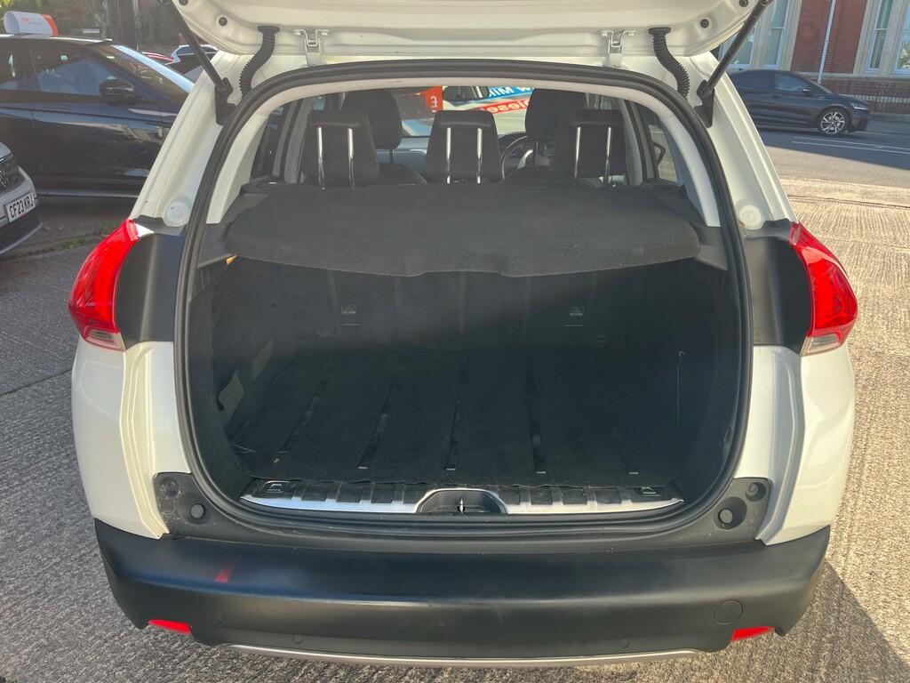Peugeot e-2008 E-hdi Allure #6
