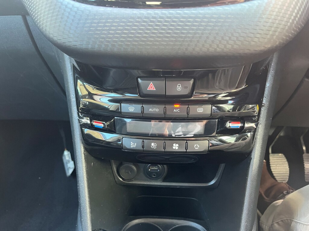 Peugeot e-2008 2008 Active E-hdi White #16
