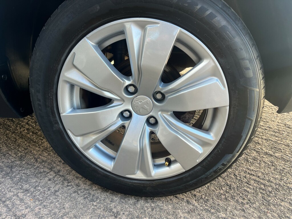 Peugeot e-2008 E-hdi Allure #5