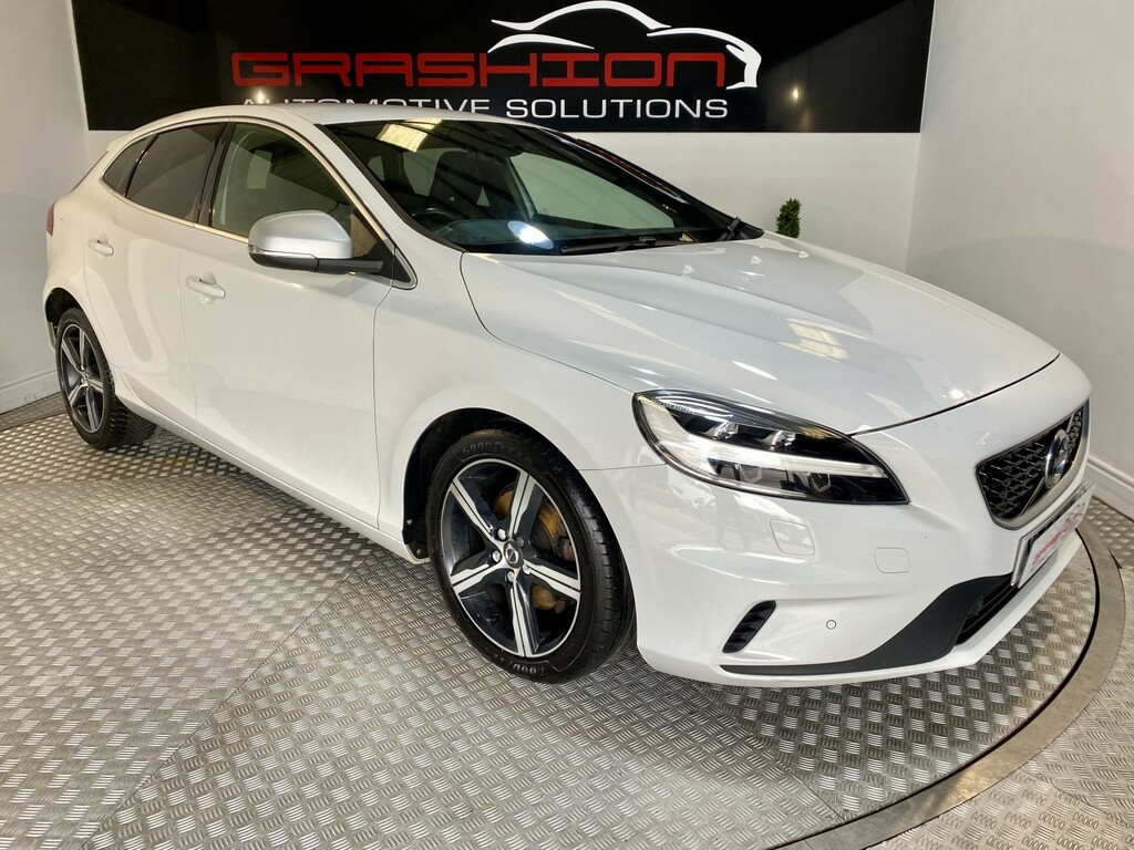 Volvo V40 Hatchback 2.0 R-design T2 201766 White