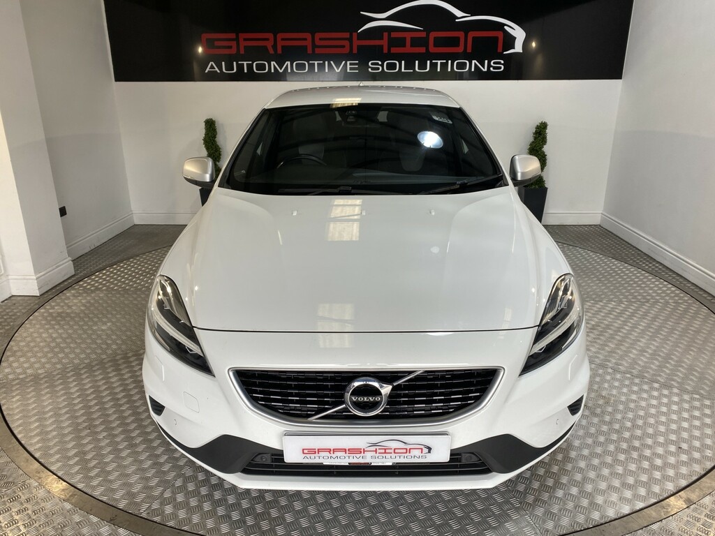 Volvo V40 Hatchback 2.0 R-design T2 201766 White #2