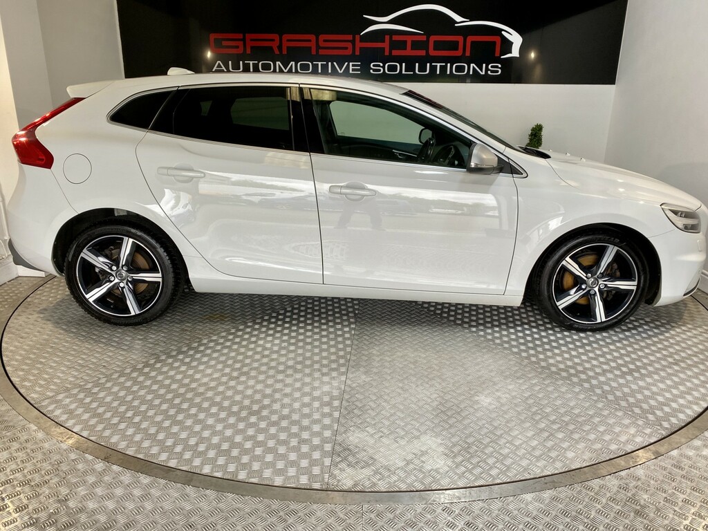 Volvo V40 Hatchback 2.0 R-design T2 201766 White #4