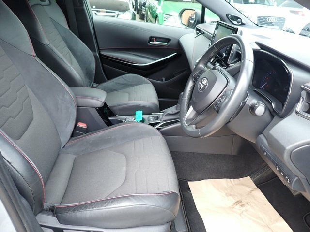 Toyota Corolla Vvt I Design White #9