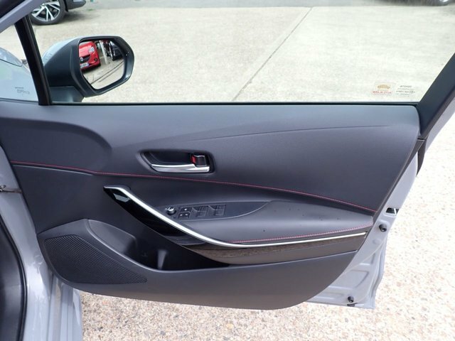 Toyota Corolla Vvt I Design White #32